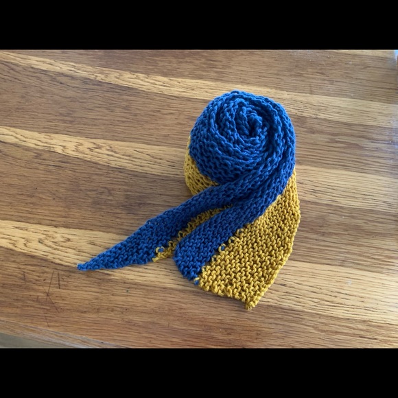 Scarf - Picture 2 of 3